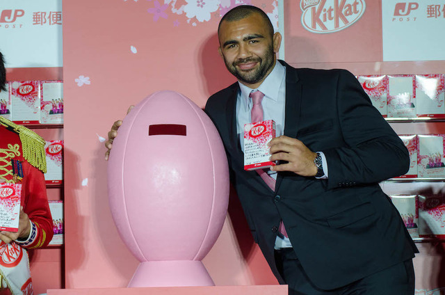 「キットメール」2016年版販売開始セレモニーに登壇したリーチ マイケル（2015年12月10日）