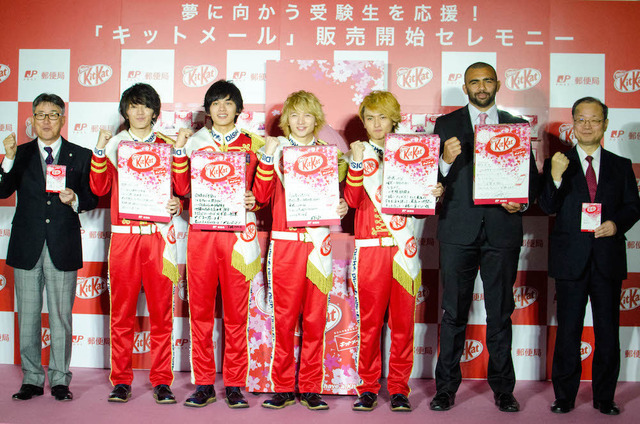 日本郵便とネスレ日本の「キットメール」2016年版販売開始セレモニー（2015年12月10日）