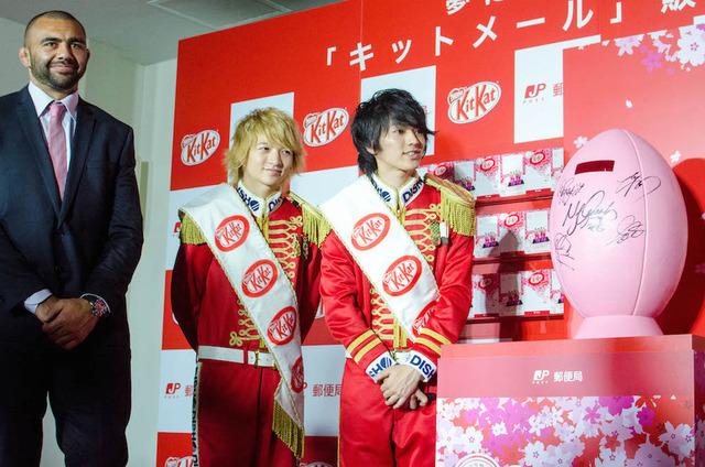 日本郵便とネスレ日本の「キットメール」2016年版販売開始セレモニー（2015年12月10日）