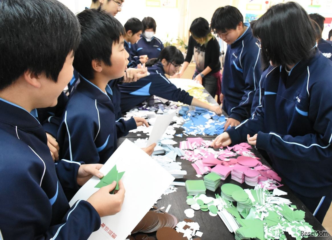 チャリティー年賀状デザイン教室のようす