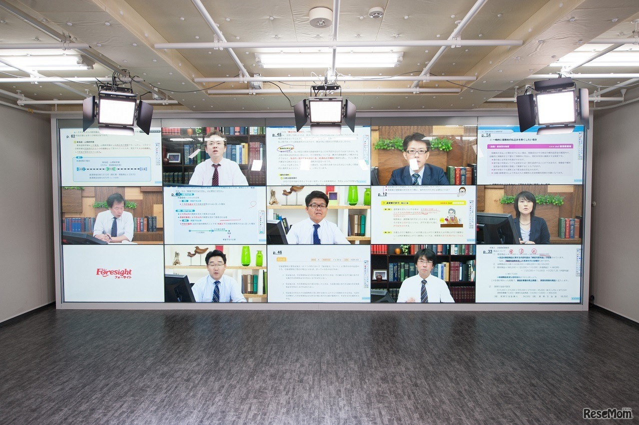 15面別々に映像を映し出すことも可能な電子黒板