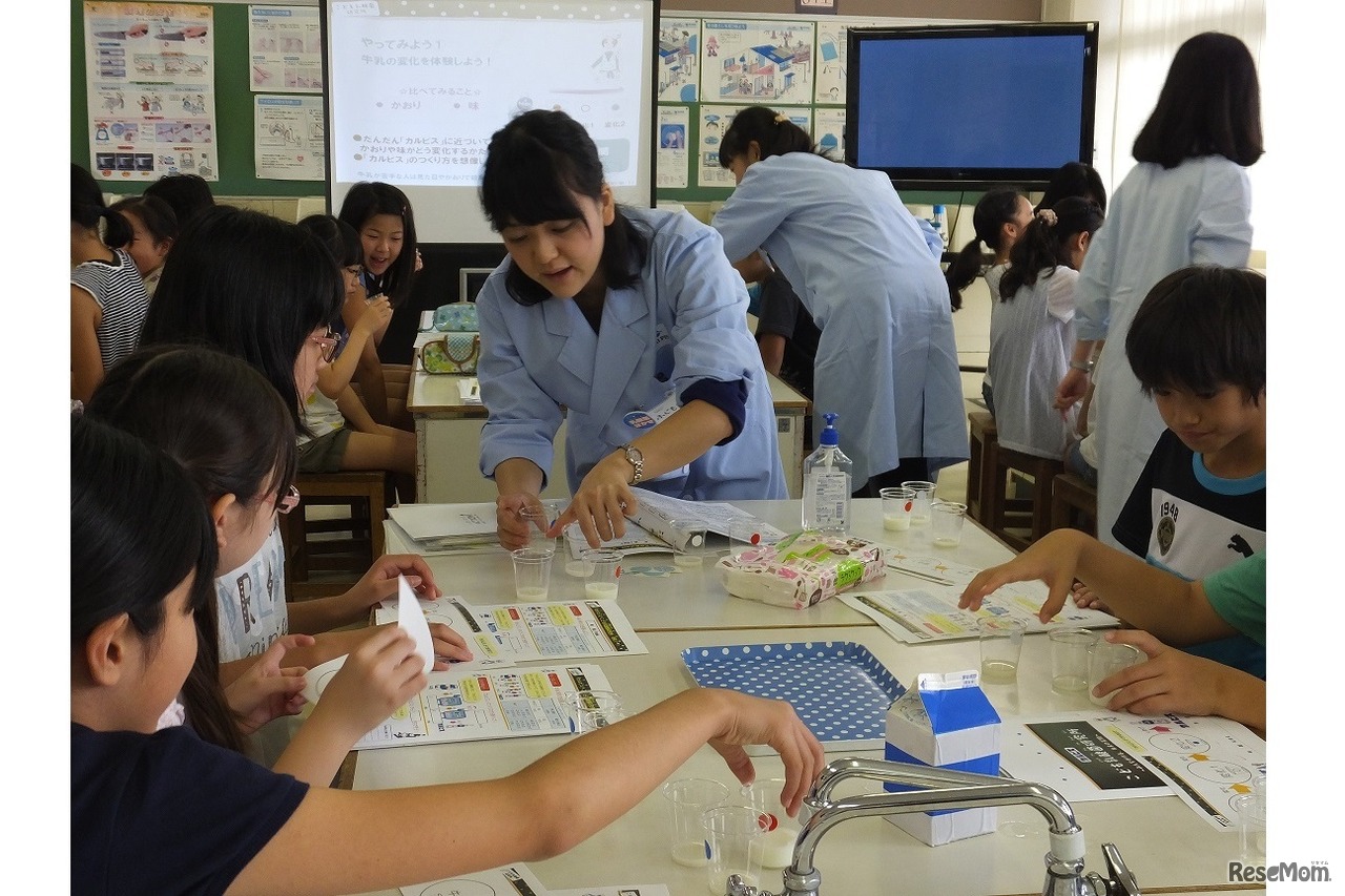 「カルピス」こども乳酸菌研究所のようす