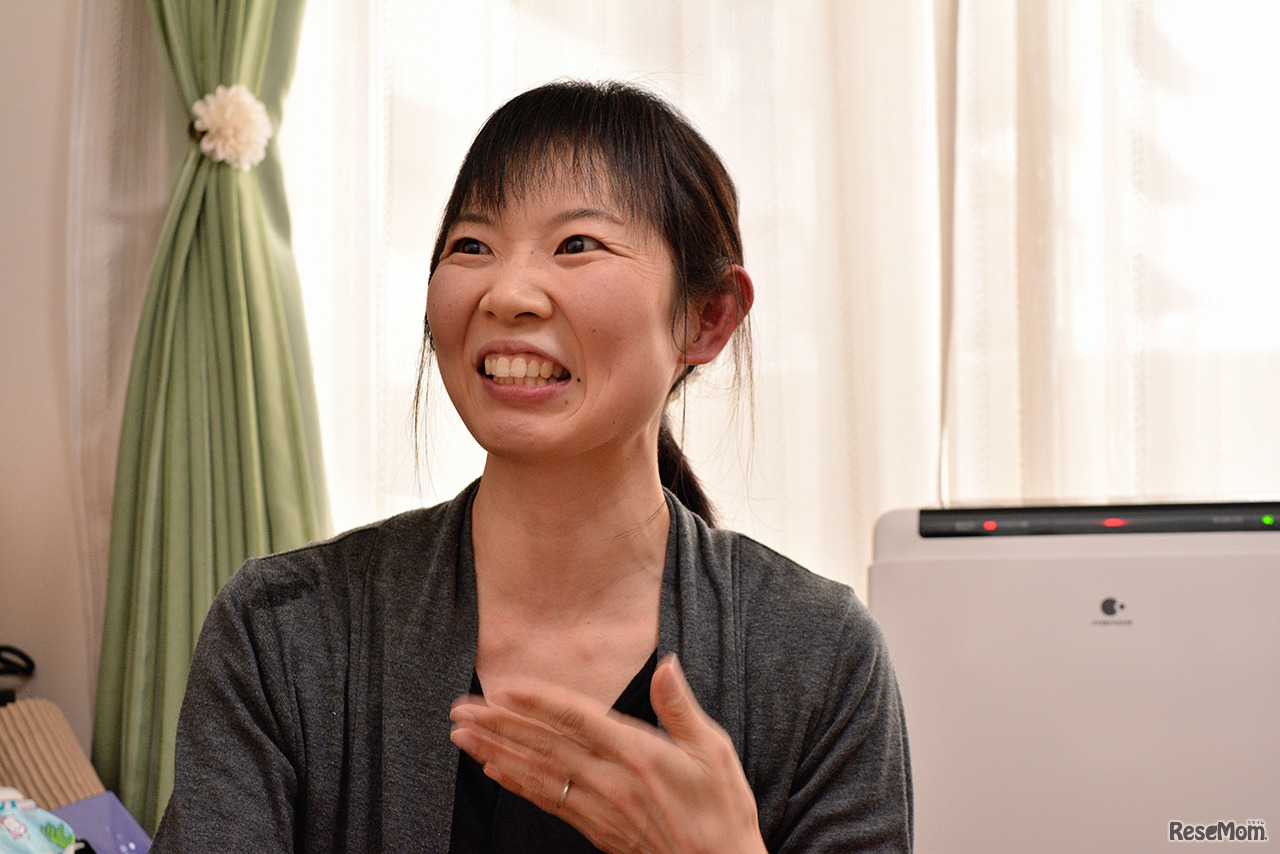 インタビューに応える滝田みゆりちゃんのお母さん（撮影:稲葉九）