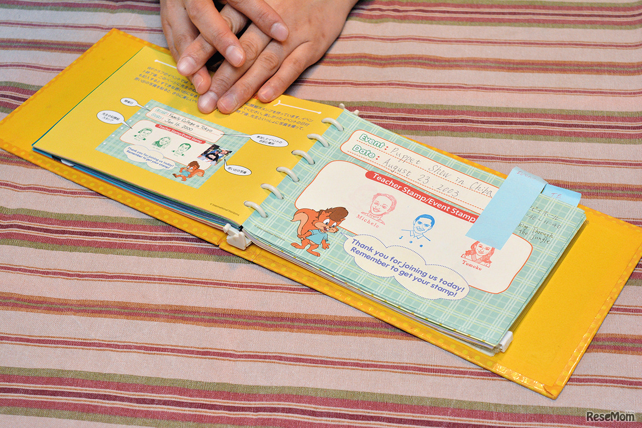 春菜さんが実際に利用していたという、家族型参加イベント「ワールド・ファミリー・クラブ」の記録。春菜さんの家庭では今も大切に保管されている　(c) Disney （撮影:稲葉九）