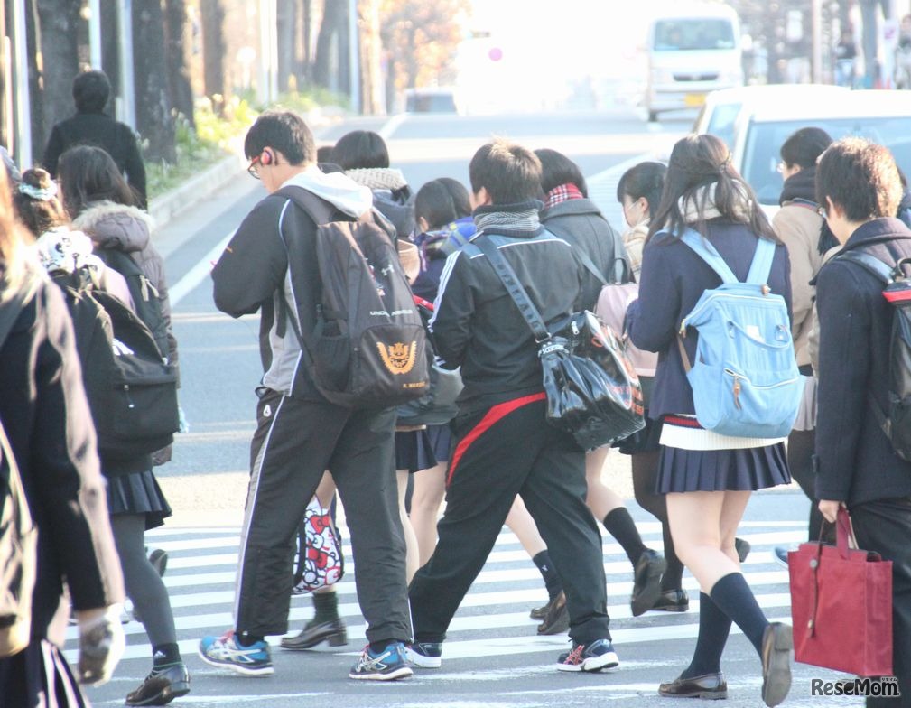 【センター試験2016】（1日目）全科目終了、終わったあとの過ごし方…SNSに労い続々（画像は1日目に試験会場へ向かう受験生のようす）