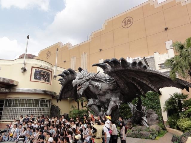 ユニバーサル・スタジオ・ジャパンにリオレウス希少種が襲来！「モンスターハンター・ザ・リアル」体験レポート  