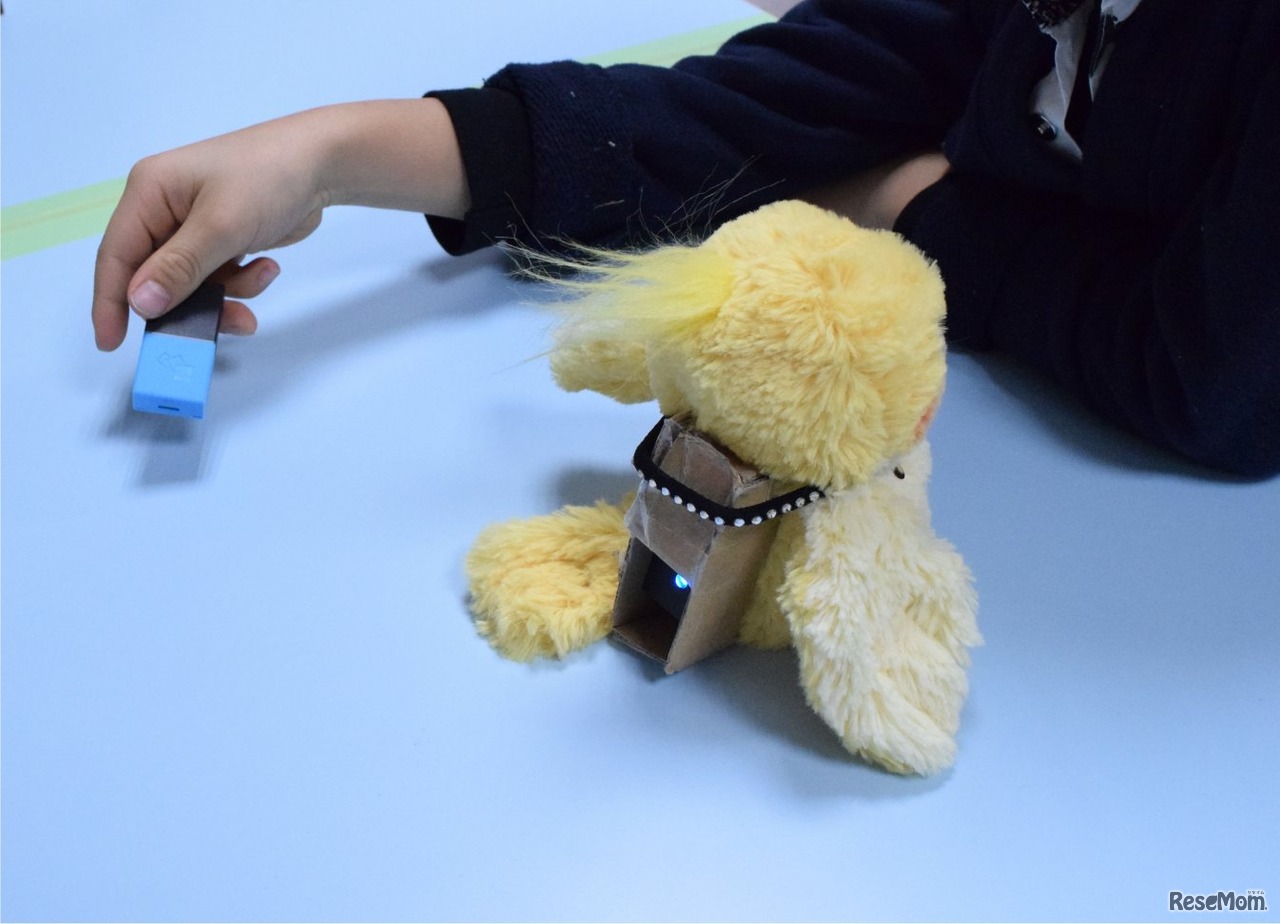 ぬいぐるみにLEDタグをつけ、光らせてみた