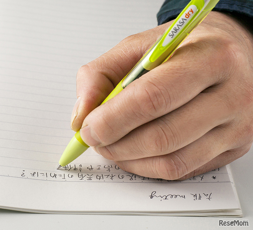 左利きでも手が汚れにくい