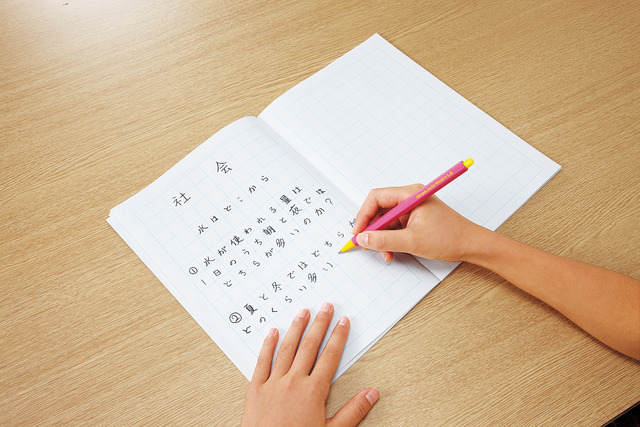 太い芯で鉛筆のように書ける「キャンパスジュニアペンシル」