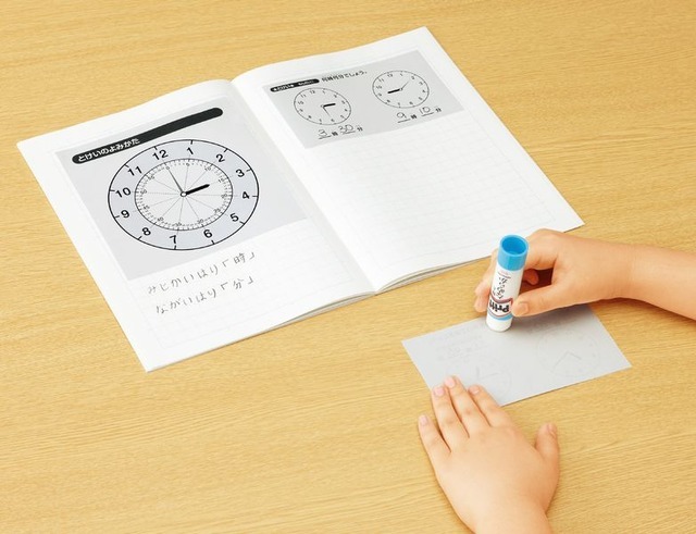 子どもでも扱いやい、スティックのり「なめらかプリット」