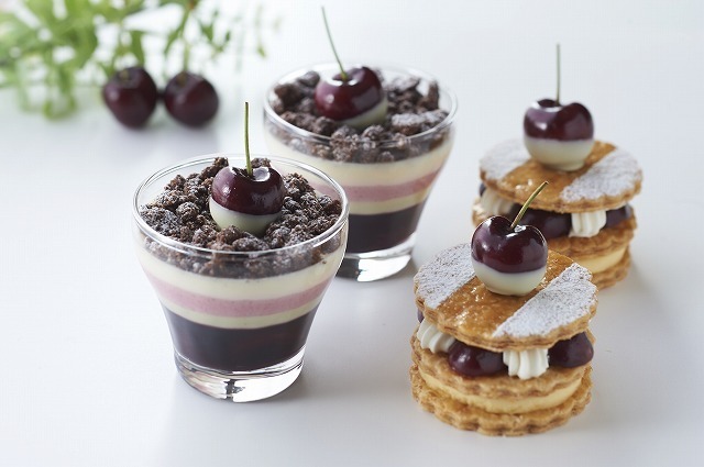 「フィオレンティーナ ペストリーブティック」2016年春の新作スイーツ　「チェリーのベリーヌ」（左）、「チェリーのミルフィーユ」（右）