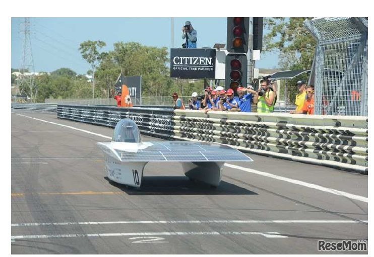 ソーラーカー（東海大学「15 Tokai Challenger」）　画像参照：神奈川県産業労働局エネルギー部地域エネルギー課 3月14日発表報道資料