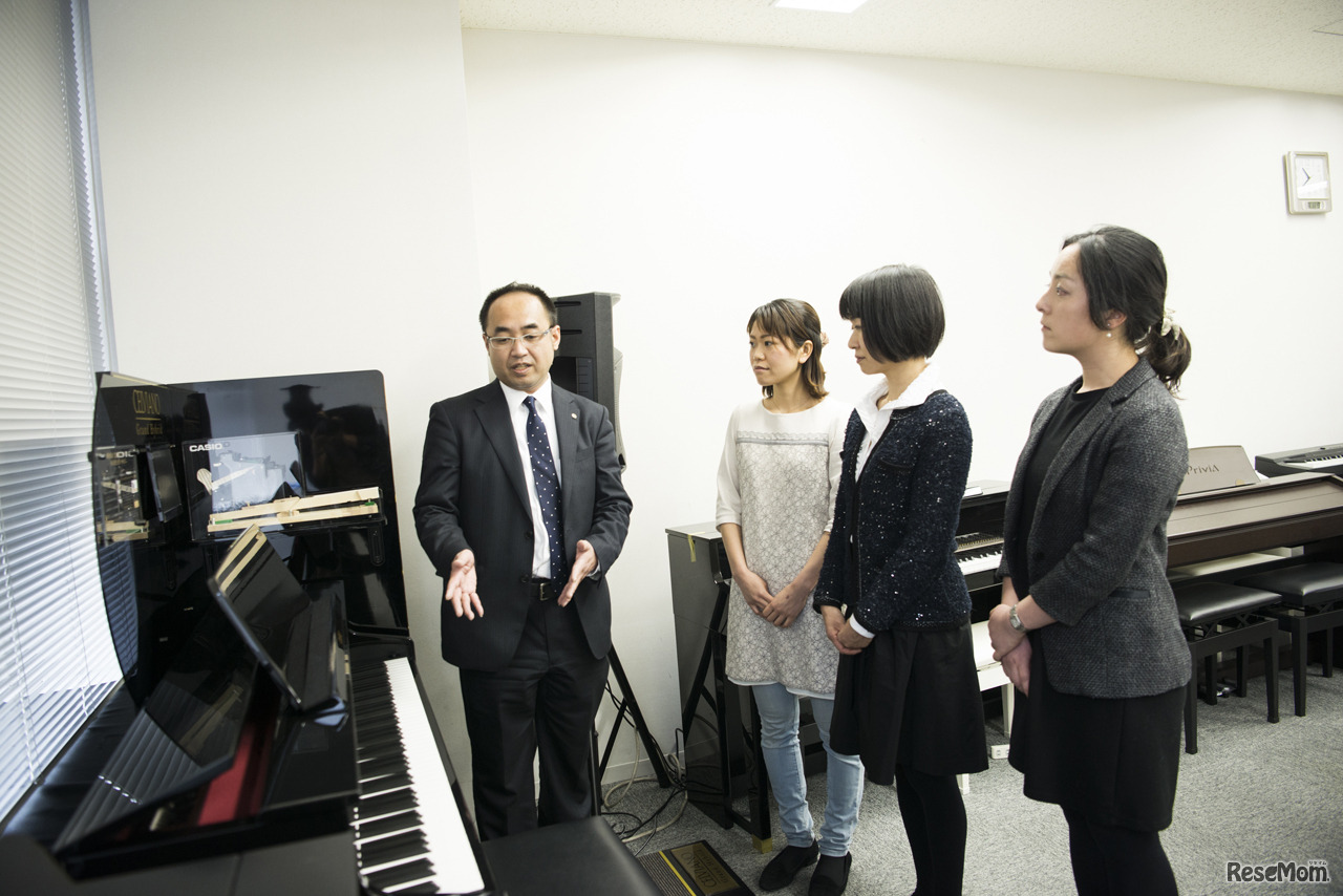 デジタルとアコースティックの良さを融合させた電子ピアノ「CELVIANO Grand Hybrid」（撮影：平岩享）