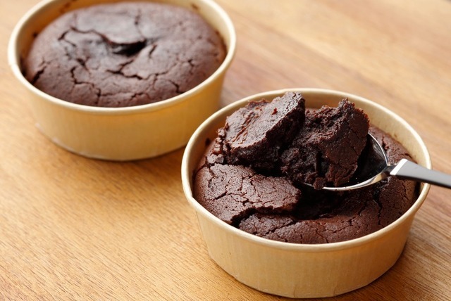 「コンパーテス ショコラティエ」2016年春の新作「ベイクドショコラ」（540円）