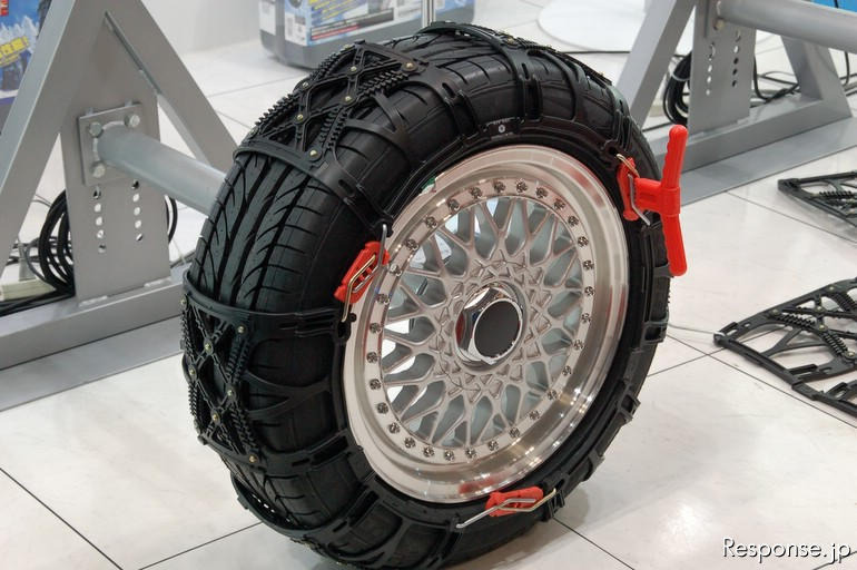 タイヤショップの冬用タイヤ販売コーナー タイヤショップの冬用タイヤ販売コーナー