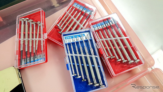 埼玉大学サテライトキャンパスで行われた「STEM Camp 2016」（3月31日）。子どもたちが4脚ロボットの製作に挑戦した