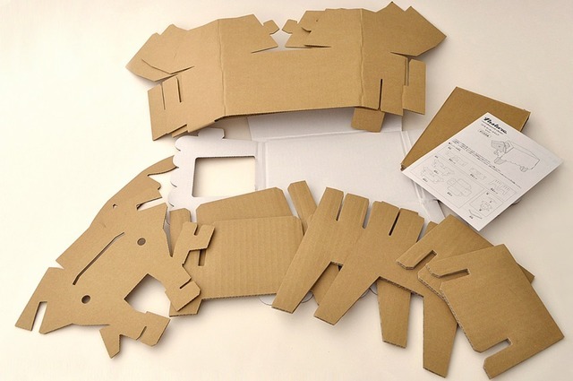 のりやハサミを使わないで組立てできます。