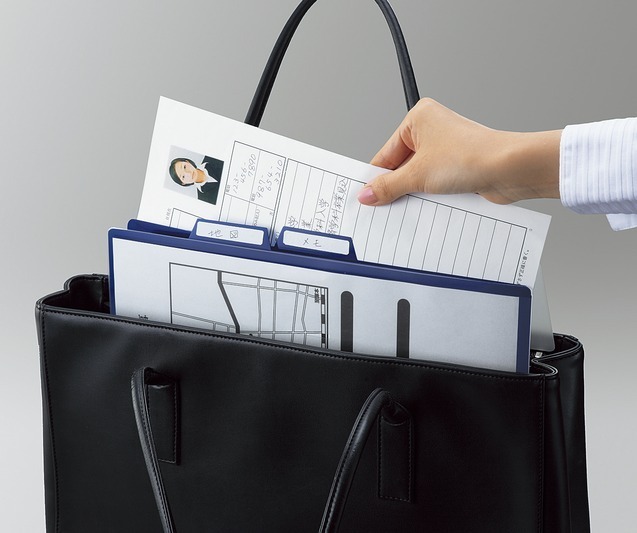 必要な書類だけをサッと取り出せます（企業別ホルダー）