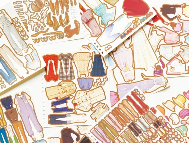 ブラウスやスカート、ドレス、カラフルなタイツにかごバッグなどのおしゃれアイテムのシールがいっぱい！