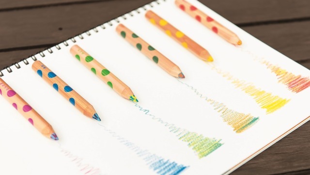 2色の芯が自然に混ざって、奥深い色合いが生まれます。