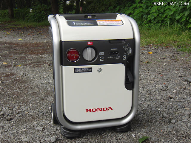 カセットボンベ2本で動作する「Honda カセットガス発電機 エネポ EU9iGB」