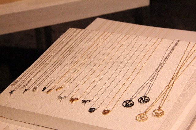 「ヤカ」のネックレス