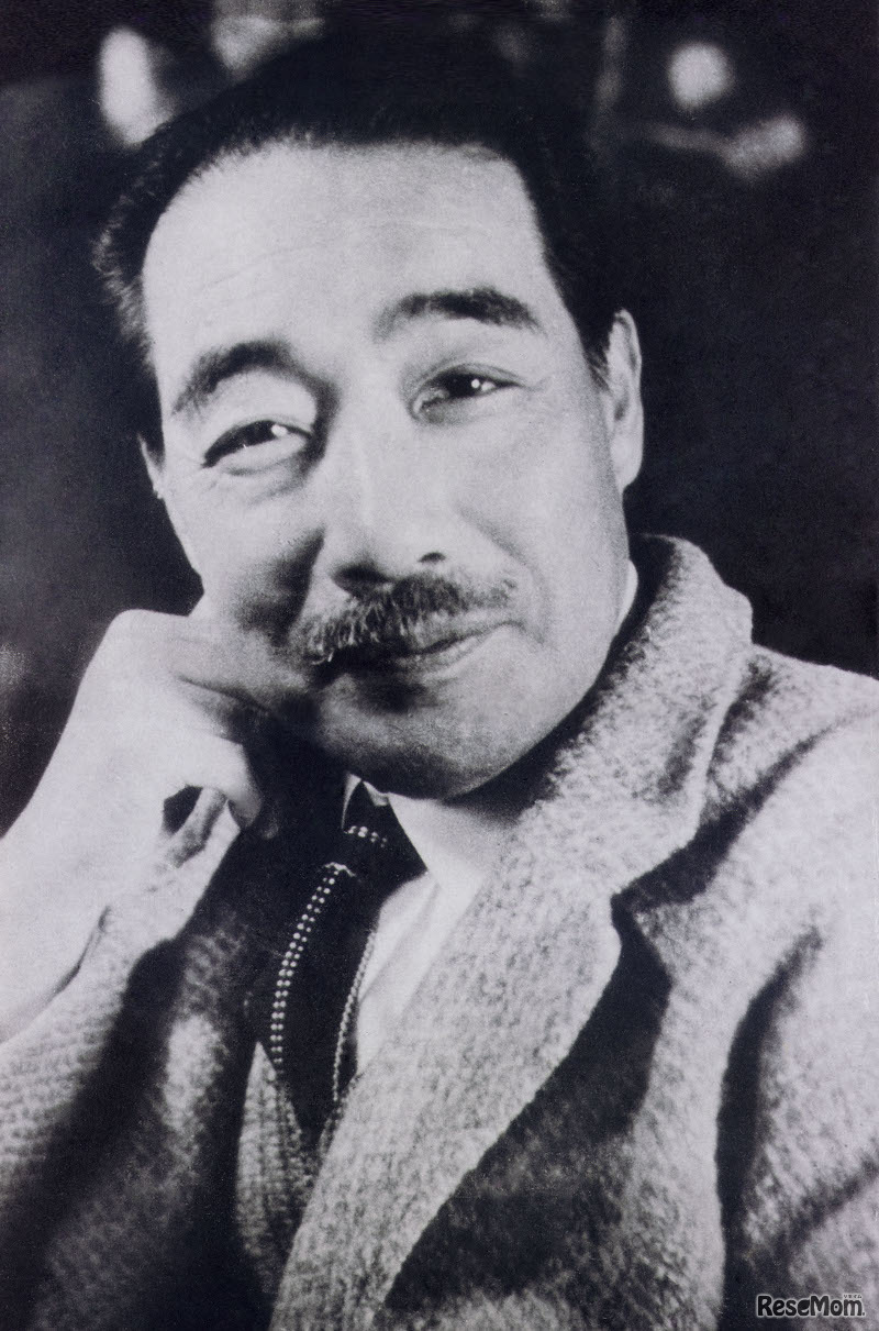 北原白秋。明治18年柳川市沖端に生まれる。北原家は代々柳川藩御用達の海産物問屋だったが、父の代には酒造業となる。明治42年に詩集「邪宗門」を発表。2年後、詩集「思ひ出」を発表。詩壇の第一人者となり、数々の話題作を発表した　（公財）北原白秋生家記念財団