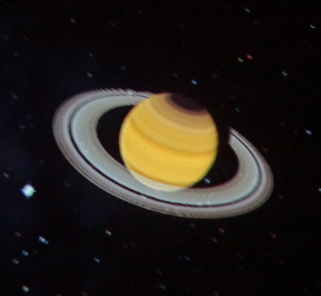 プラネタリウム内での土星の映像