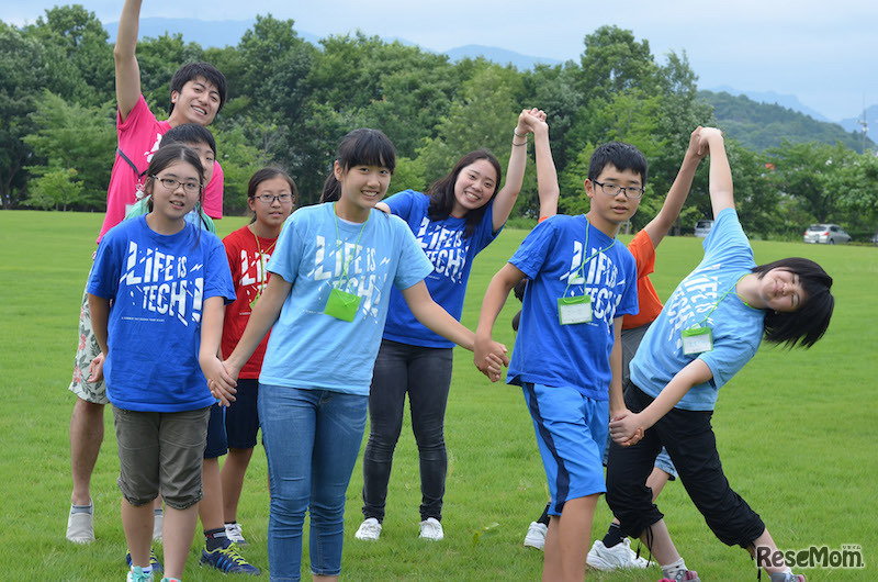 中高生のためのIT・プログラミングサマーキャンプ2016　（写真は昨年のようす）