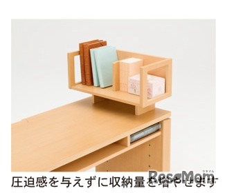 圧迫感を与えずに収納量を増やせる横置きの上棚