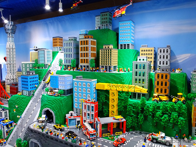 5月から8月にかけて、名古屋、北九州、盛岡、松江、高知とめぐる「レゴシティ トラックキャラバン セカンドシーズン」