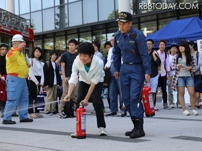 昨年の様子。普段はあまり使う機会のない消火器の操作方法が学べるなど体験型展示も多数用意されている（画像はプレスリリースより）