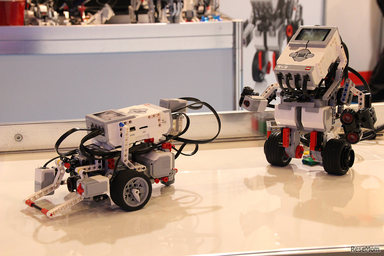 レゴエデュケーションブースには小学校高学年向け教材「マインドストーム EV3」の姿も