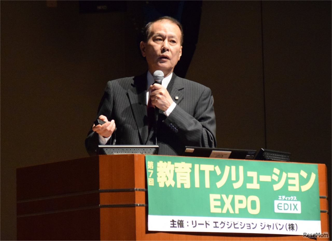 講演を行う早稲田大学の鎌田薫総長