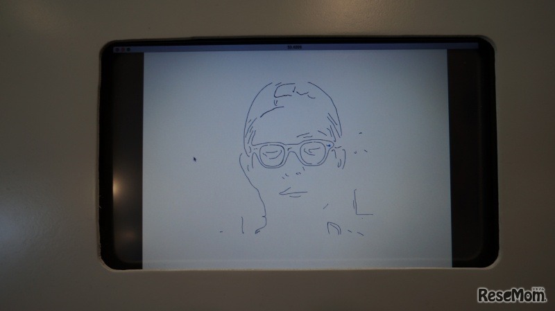 ロボットアームが描いた似顔絵（デンソー）