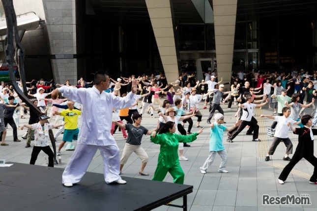 六本木ヒルズ朝の太極拳