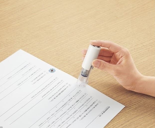 プリントや書類のパンチ穴をかわいく補強