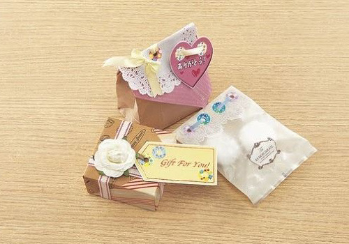 ラッピングのデコレーションにも活用