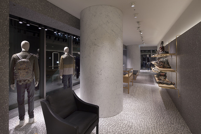 ヴァレンティノが都内初の旗艦店を表参道にオープン