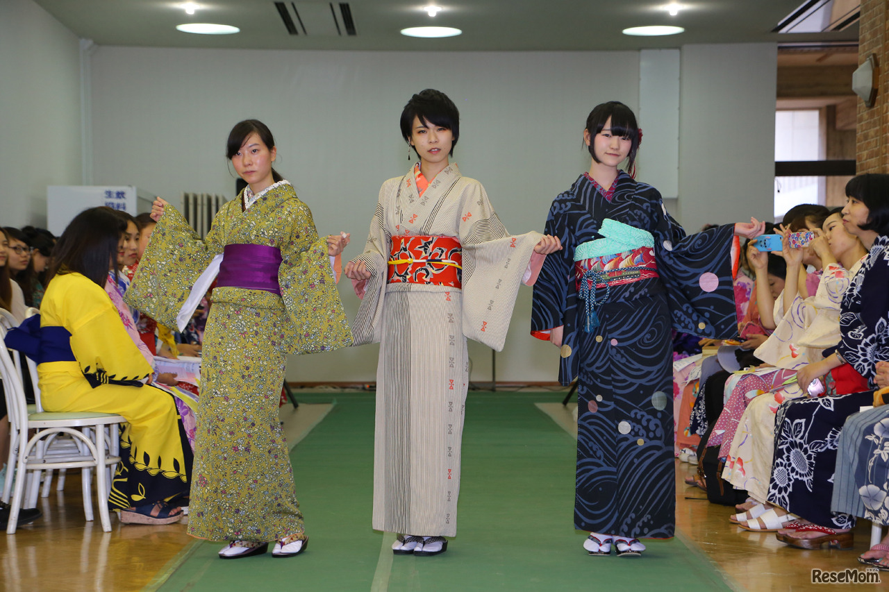 昭和前期の着物。大正時代に比べ、小さい柄、シックな色合いのモダンな着物が流行（撮影：市原達也）