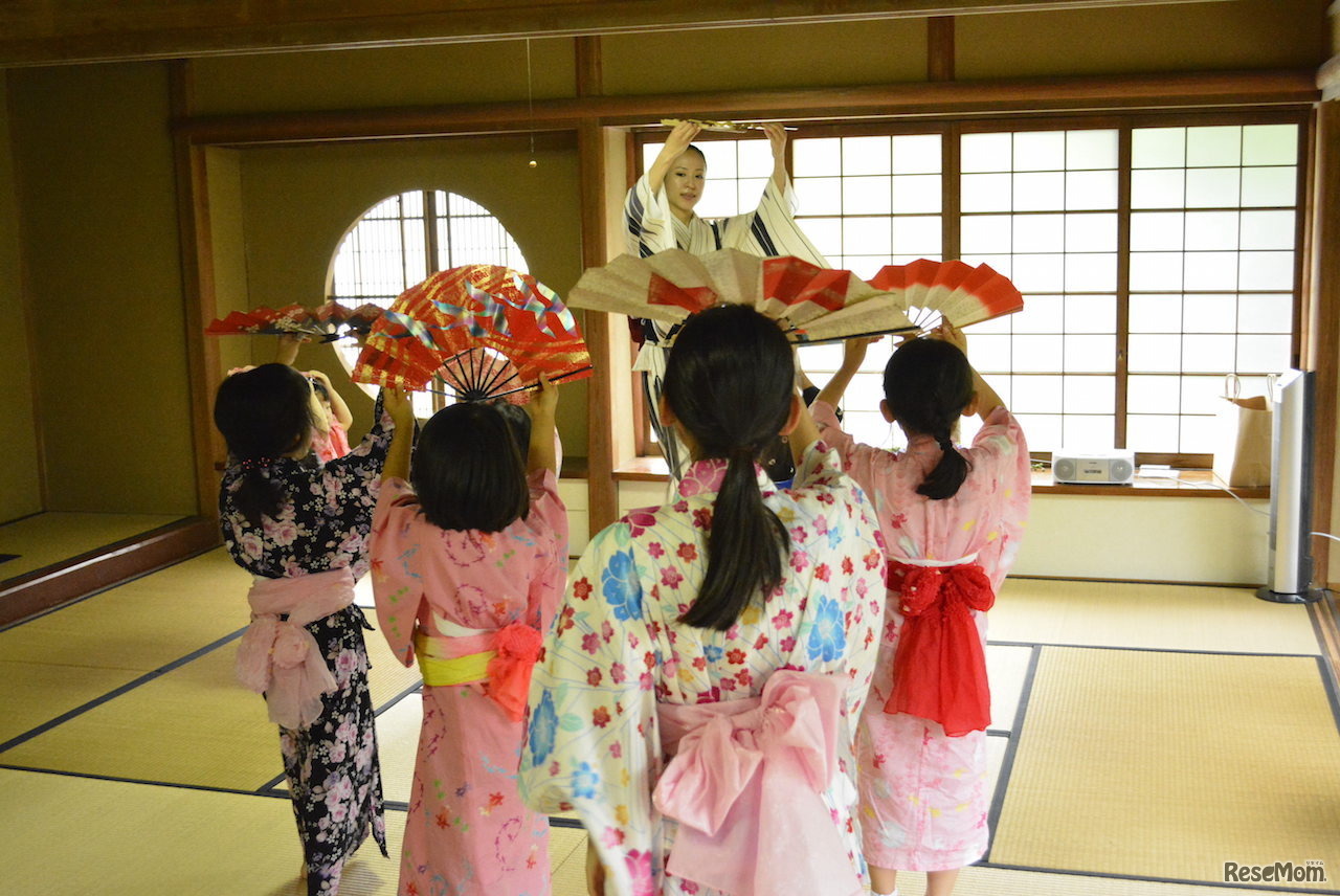 日本舞踊を学ぶ