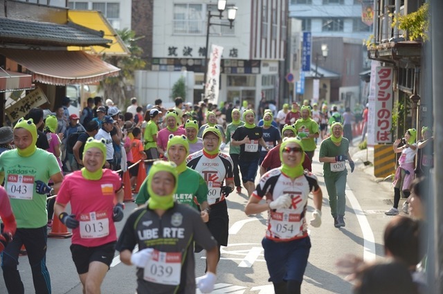 カエル姿で激走する「筑波山がまレース」8/11開催