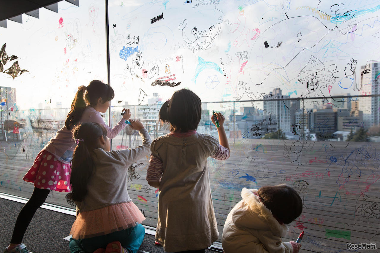 第2回「まるごといちにち こどもびじゅつかん！」（2016年1月）のようす　画像提供：サントリー美術館