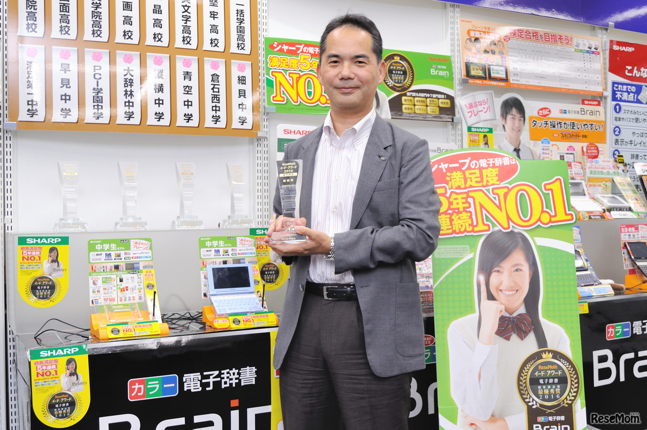辰巳剛司氏。電子辞書ブレーンシリーズはイード・アワード 電子辞書で5年連続最優秀賞を受賞（撮影：稲葉九）
