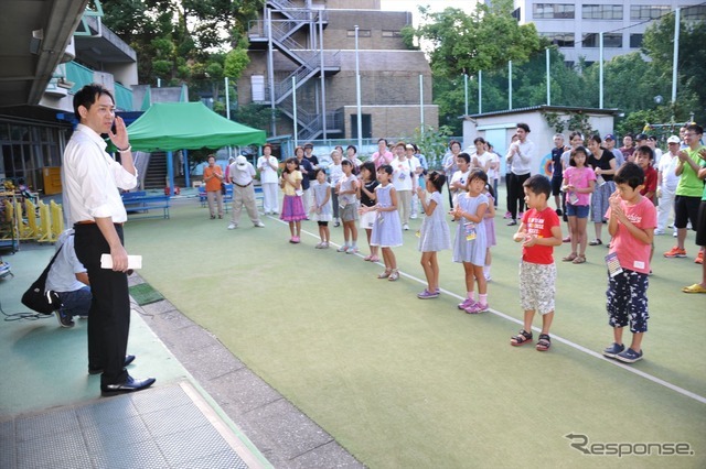 運転免許本部の職員がラジオ体操の会場で“出前”声かけ（30日・文京区）
