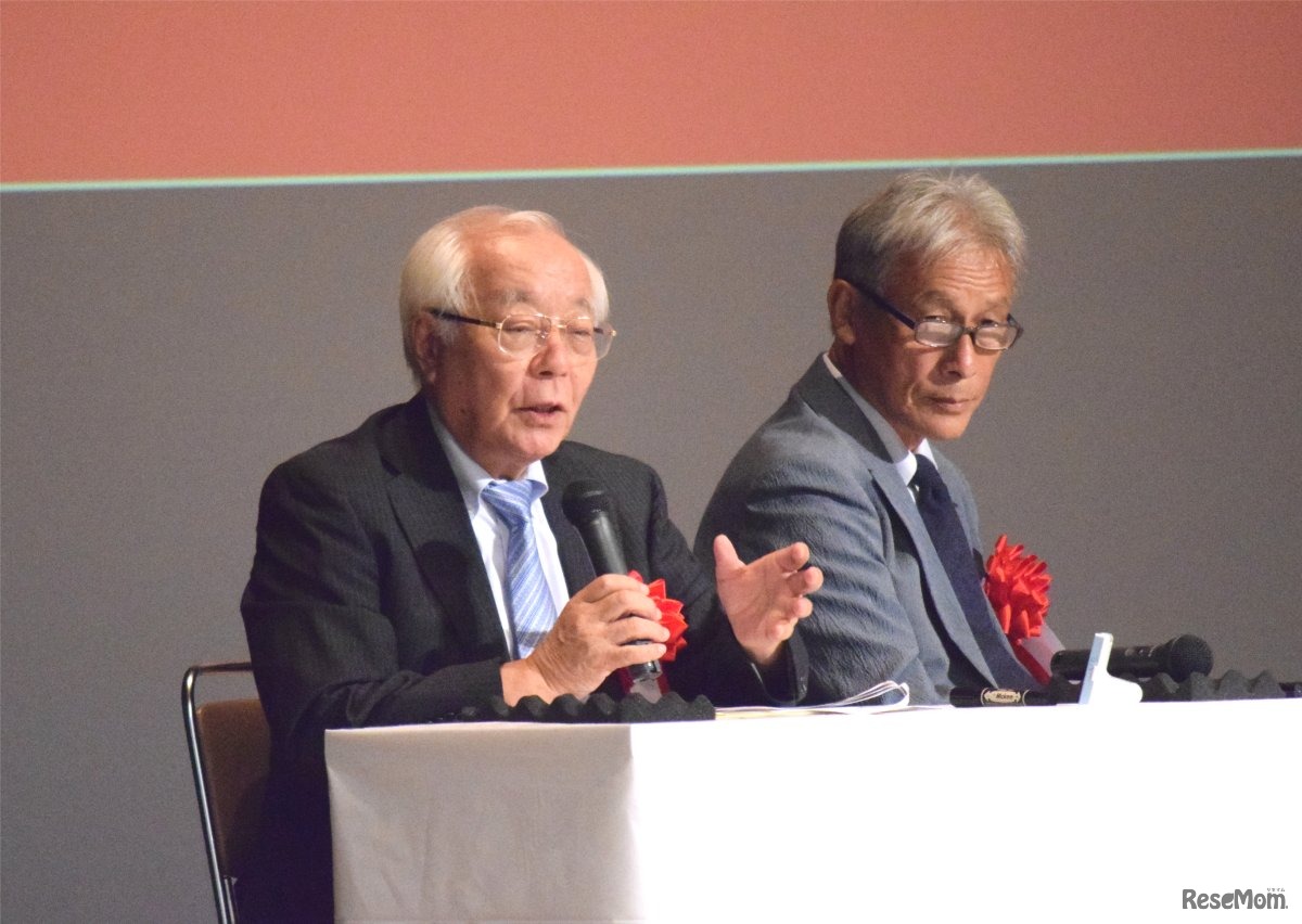 第2部のパネルディスカッション。左より、竹村公太郎氏、岸氏