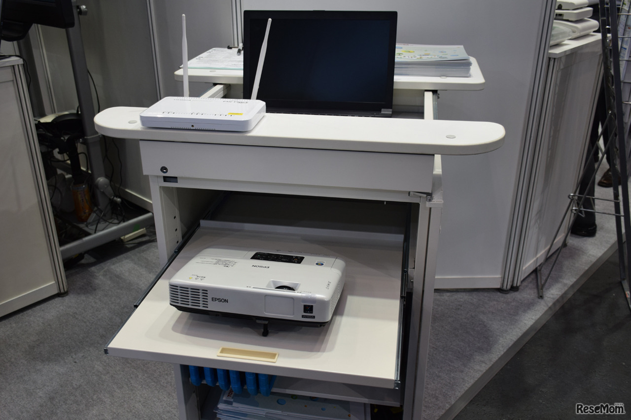 東芝：dynaSchoolおてがるICTパックでは10台のタブレット、無線LAN環境、ソフトウェアなどを手軽に導入できるパッケージを提供