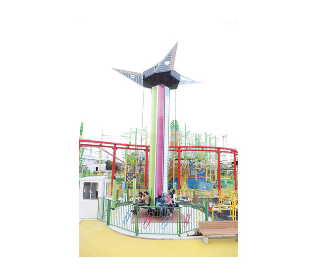 えんぴつ型のタワーを上がり、落下感を楽しめる「えんぴつタワー」