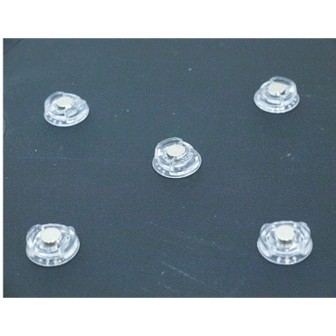 １）マグネット30個を同じ向きを上にして、くっつかない程度に離して並べる。