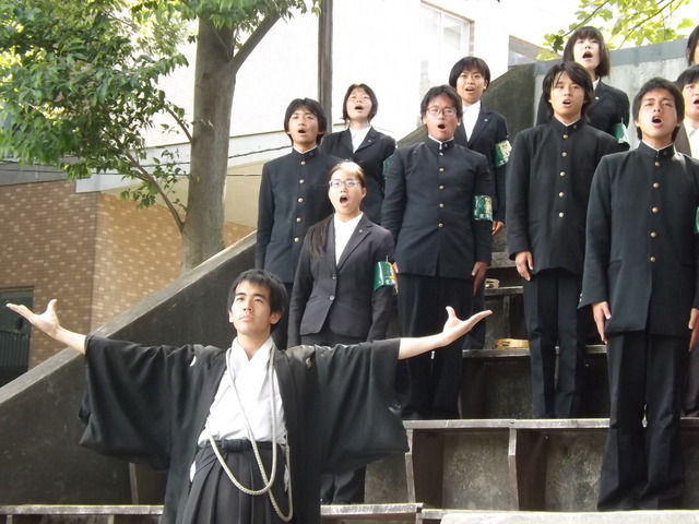 エールを送る北大応援団